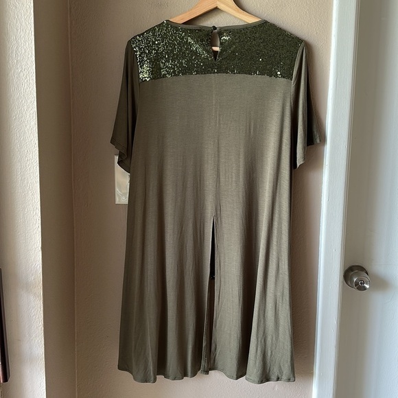 DG2 Sequin Green Short Sleeve High Low Top - Picture 5 of 7